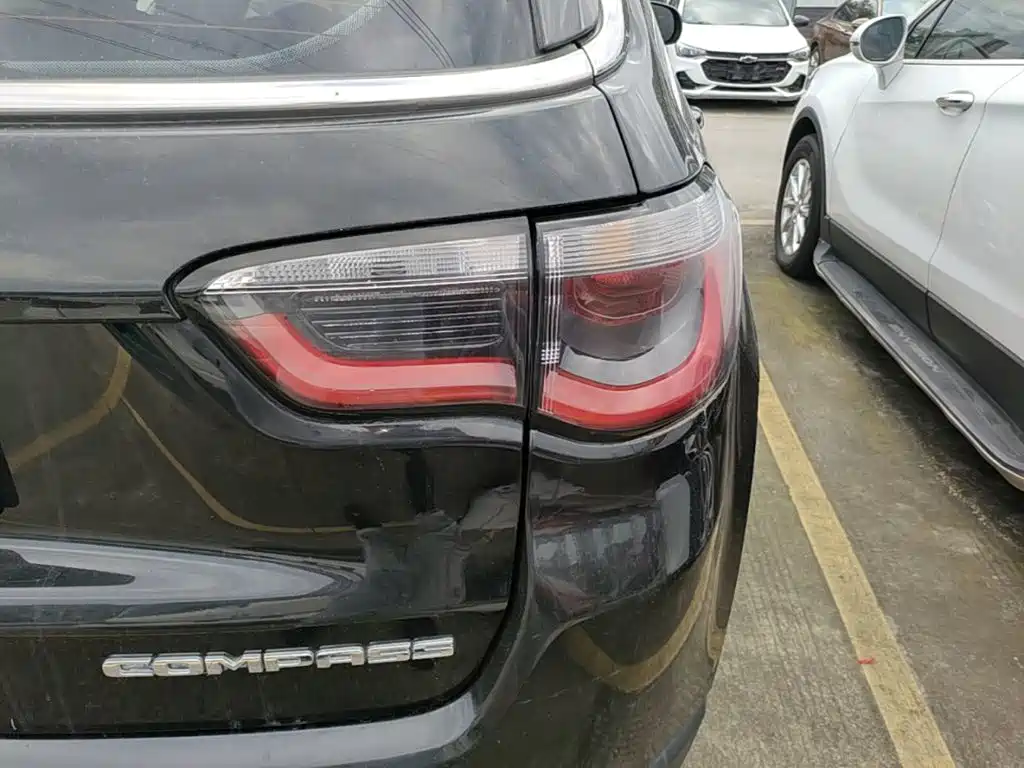 Jeep Compass — миниатюра 8