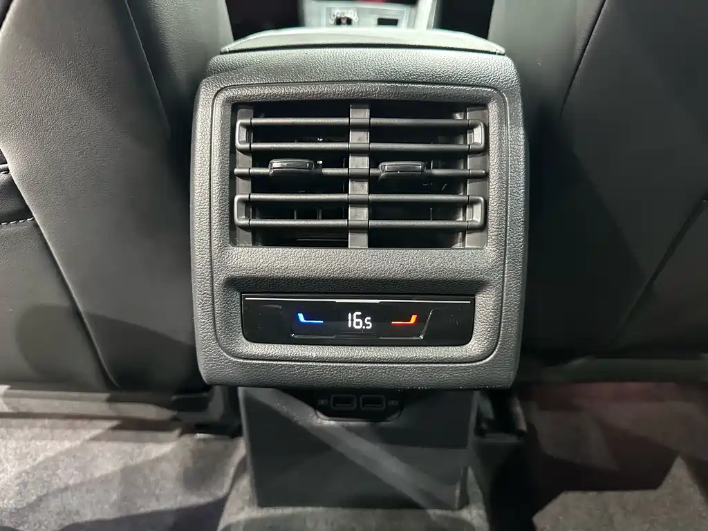 Volkswagen Golf — миниатюра 12