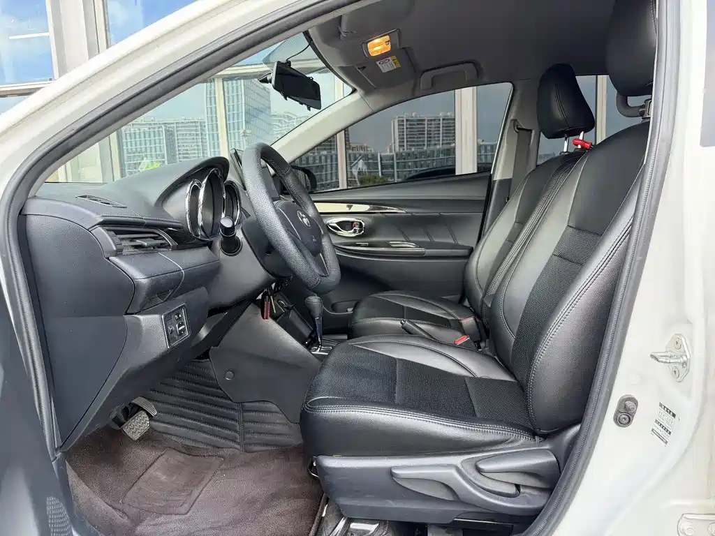 Toyota Yaris L — миниатюра 6