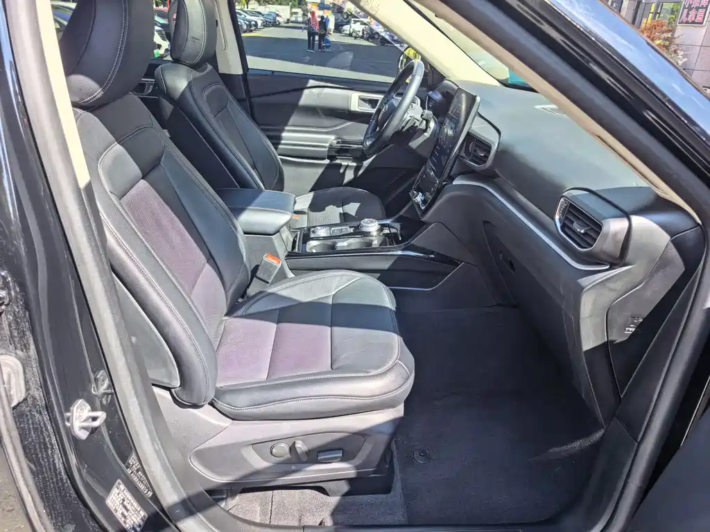 Ford Explorer — миниатюра 6