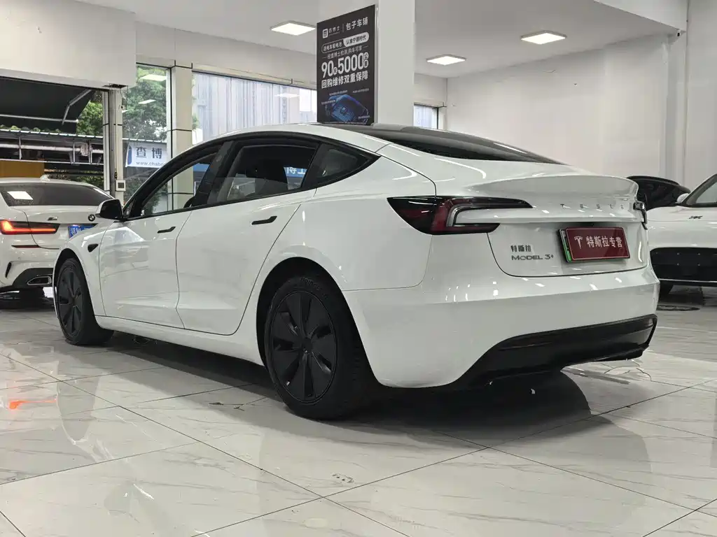 Tesla Model 3 — миниатюра 17