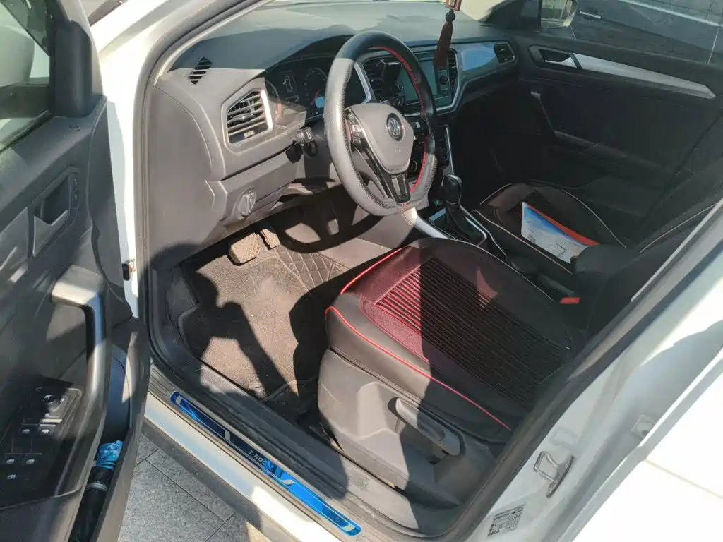 Volkswagen T-Roc — миниатюра 17
