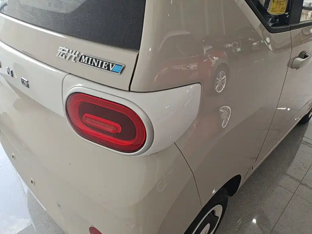 Wuling MINIEV — миниатюра 8