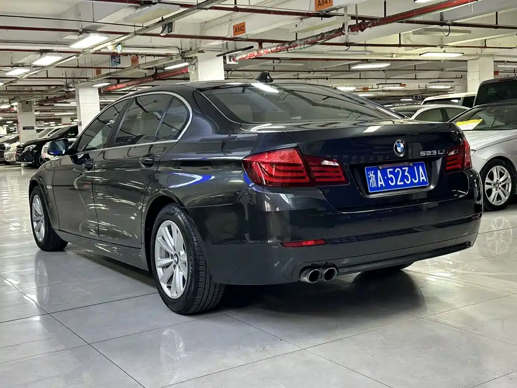 BMW 5 Series — миниатюра 3