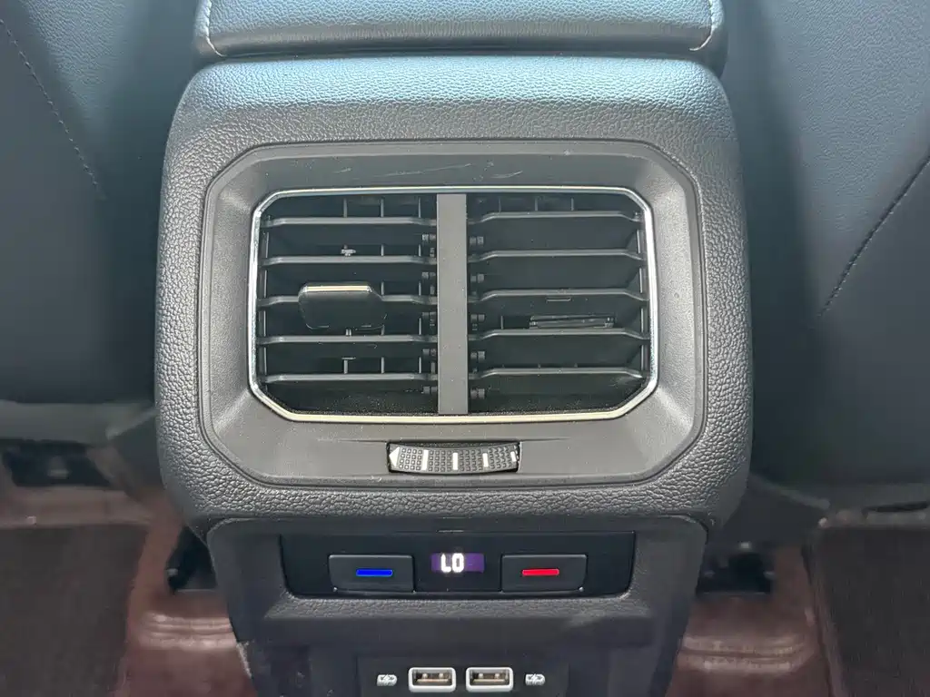 Volkswagen Tiguan L — миниатюра 14