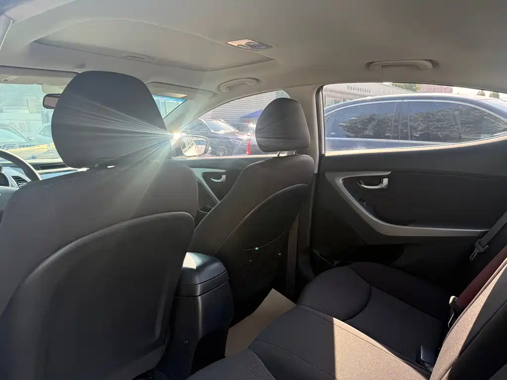 Hyundai Elantra Langdong — миниатюра 9