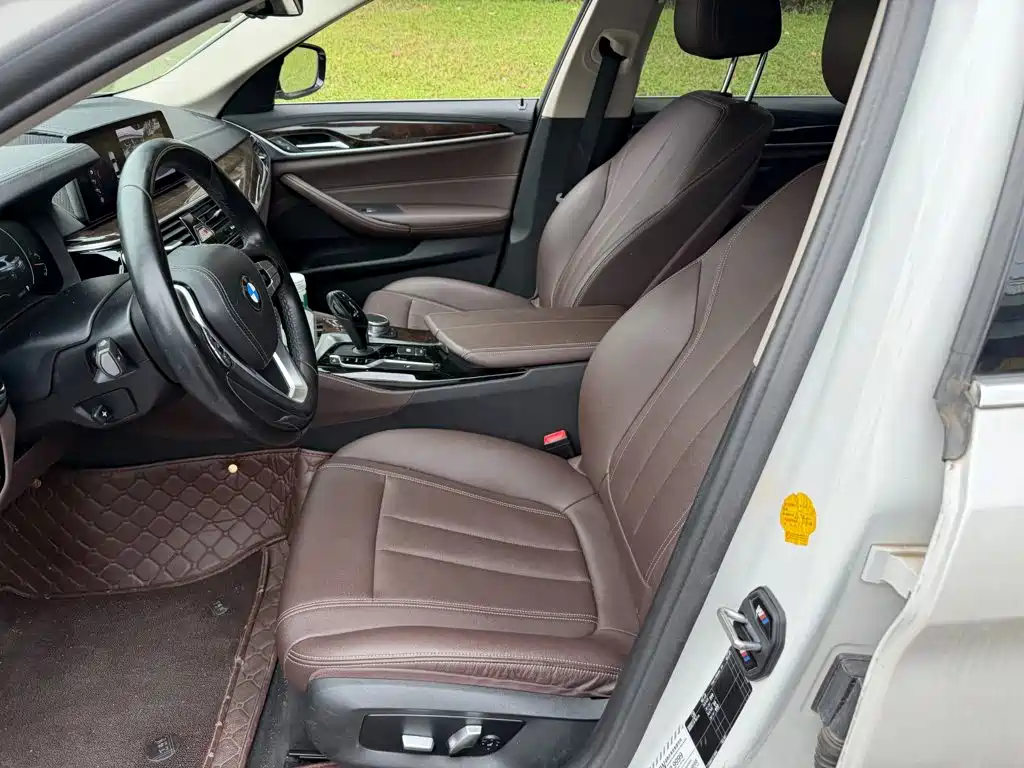 BMW 5 Series — миниатюра 8