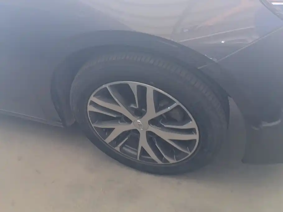 Geely Emgrand — миниатюра 6