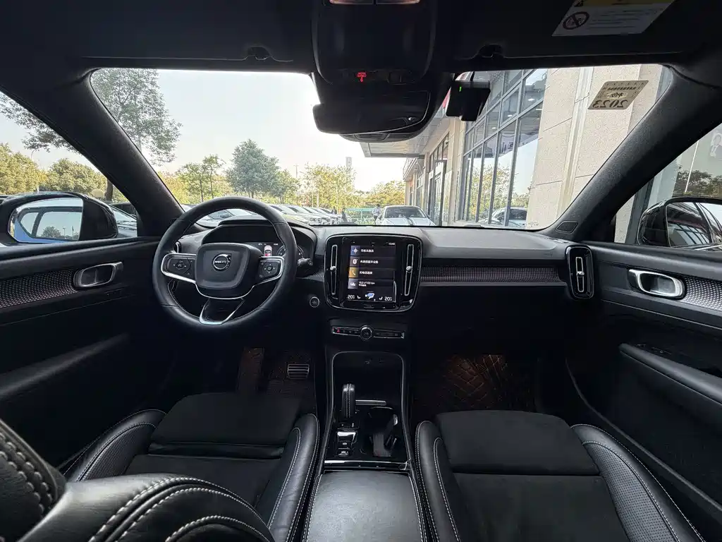 Volvo XC40 — миниатюра 3