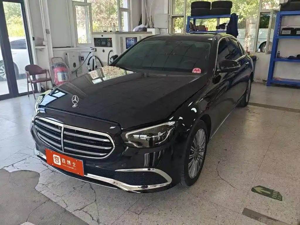 Mercedes-Benz E-Class — миниатюра 2
