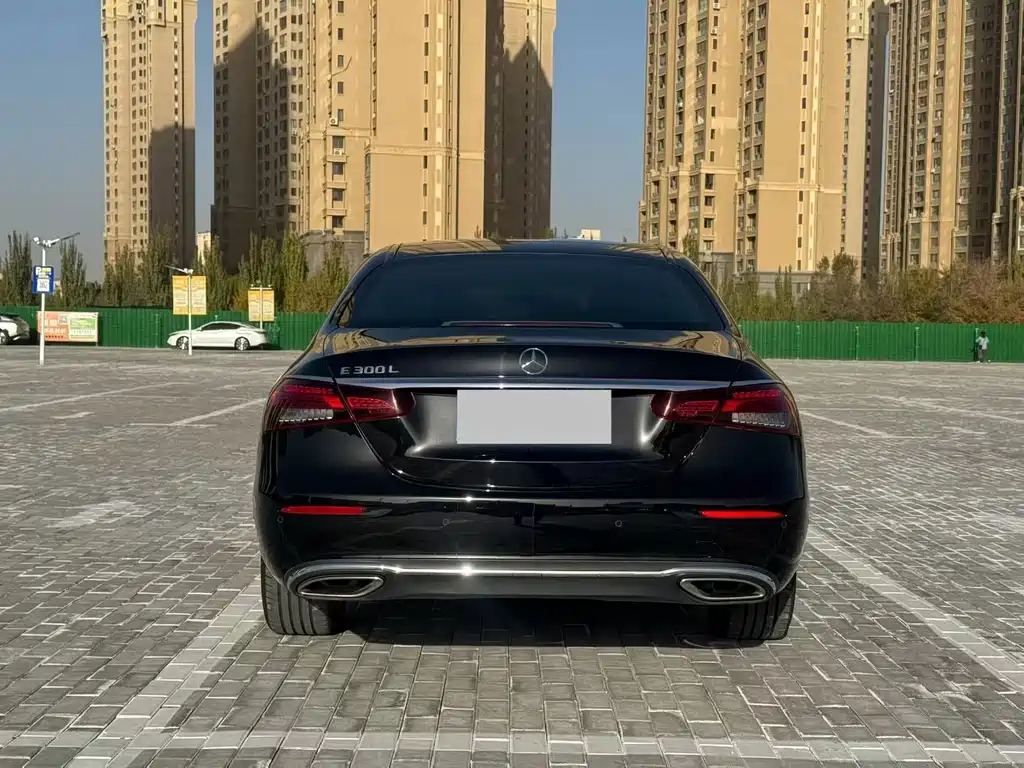 Mercedes-Benz E-Class — миниатюра 8
