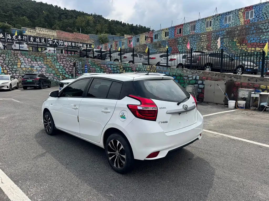Toyota Yaris L — миниатюра 7