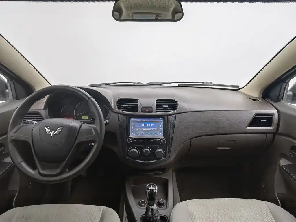 Wuling Hongguang — миниатюра 5