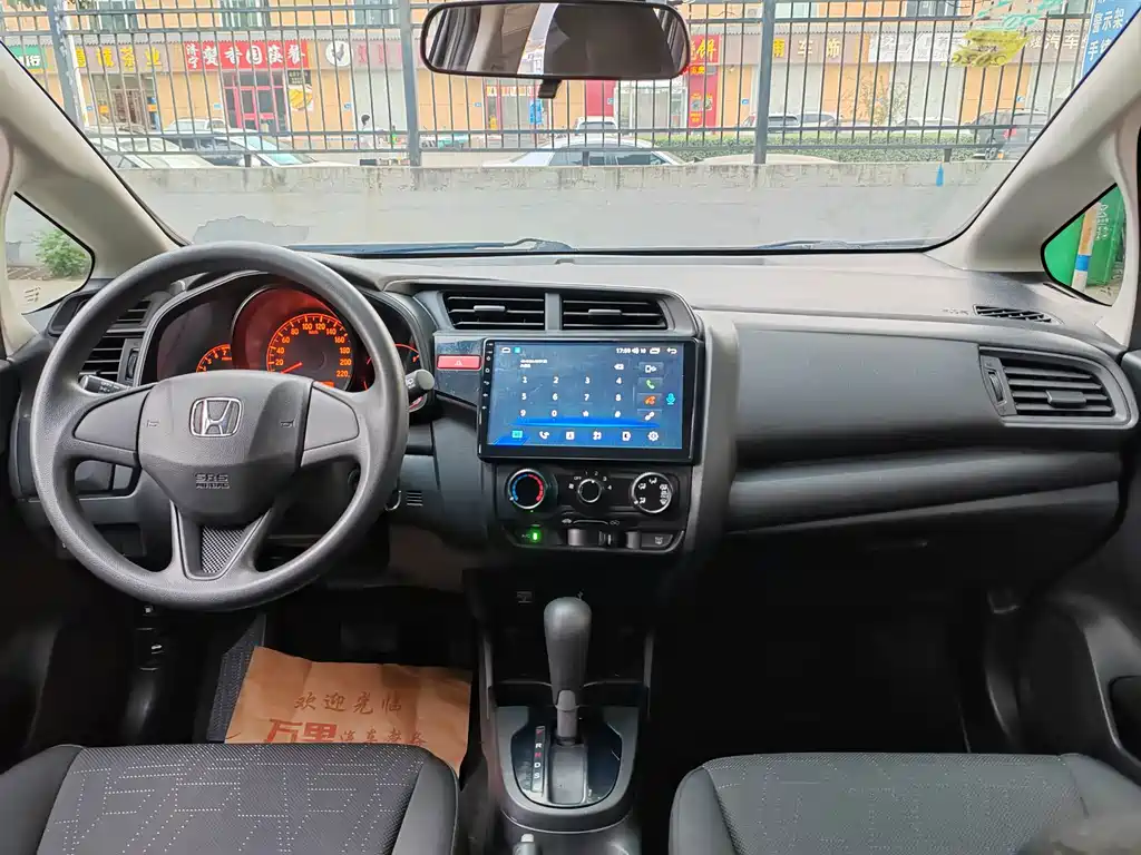 Honda Fit — миниатюра 8