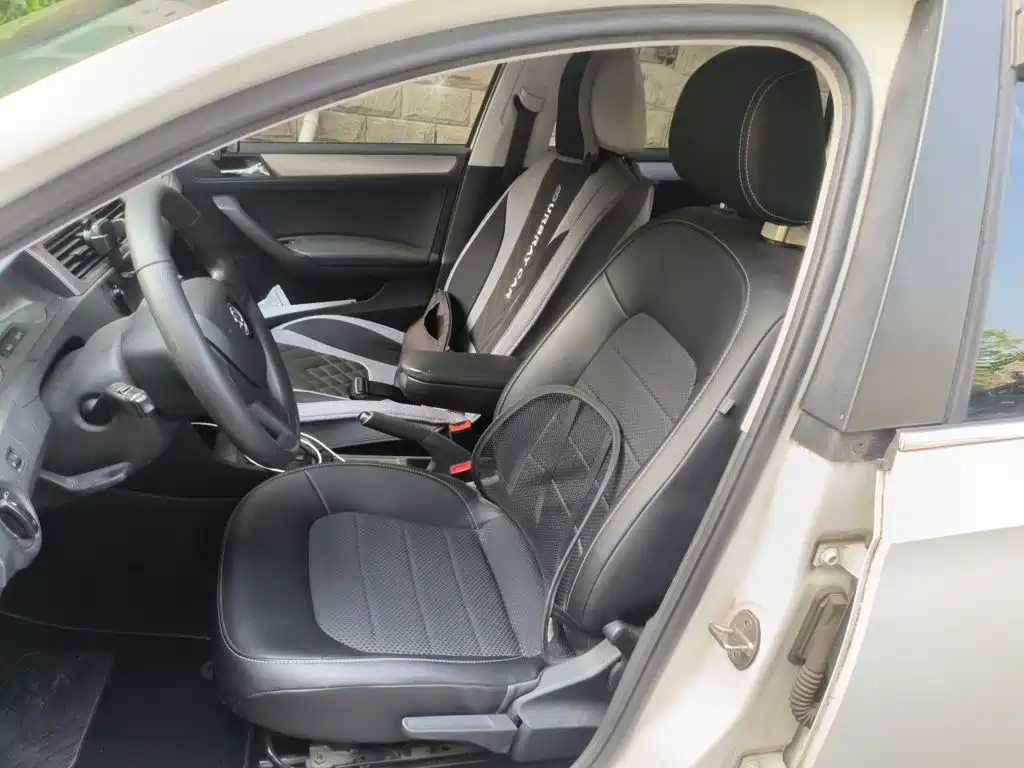 Skoda Rapid Spaceback — миниатюра 8
