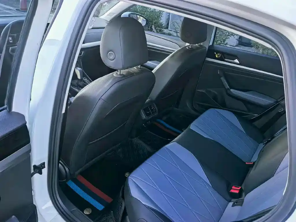 Volkswagen Lavida — миниатюра 6