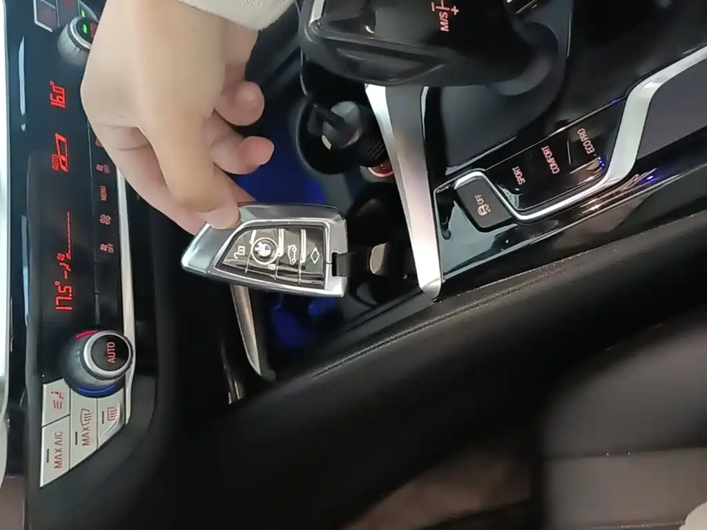 BMW 5 Series — миниатюра 9