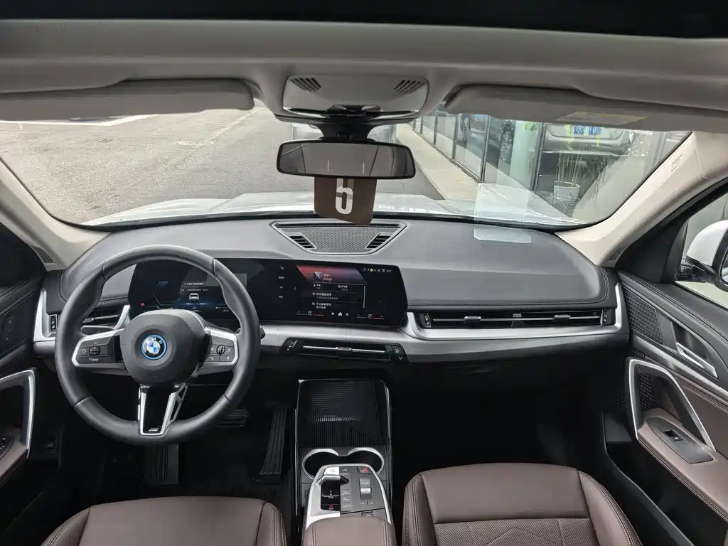BMW iX1 — миниатюра 8