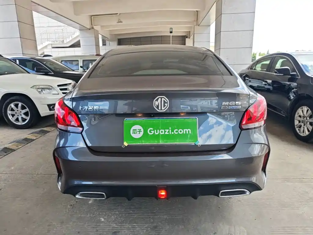 MG 5 2023 180DVVT CVT Luxury