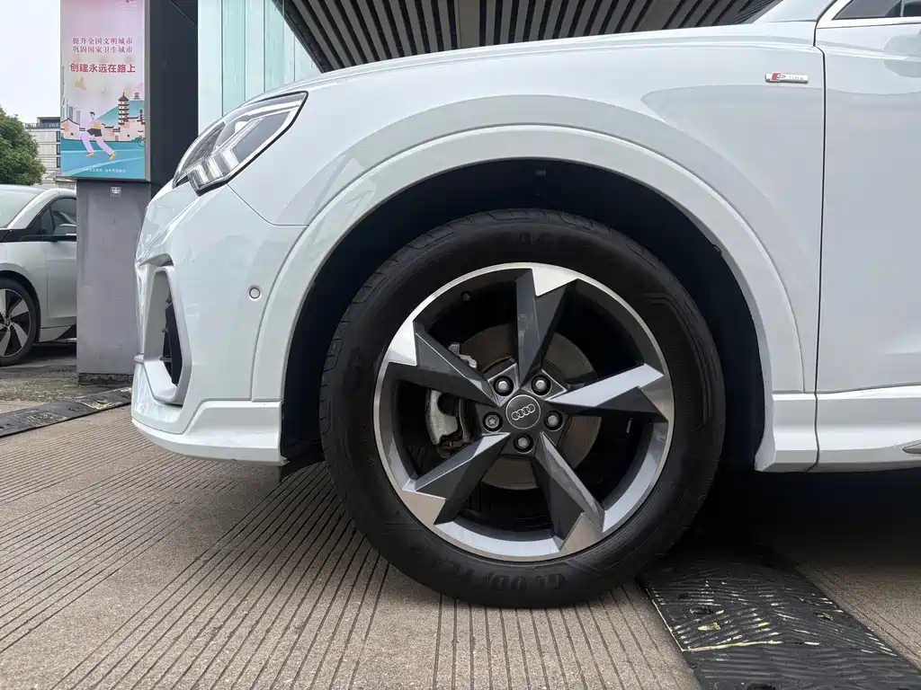 Audi Q3 — миниатюра 2