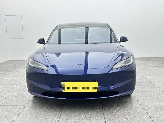 Tesla Model 3 — миниатюра 2