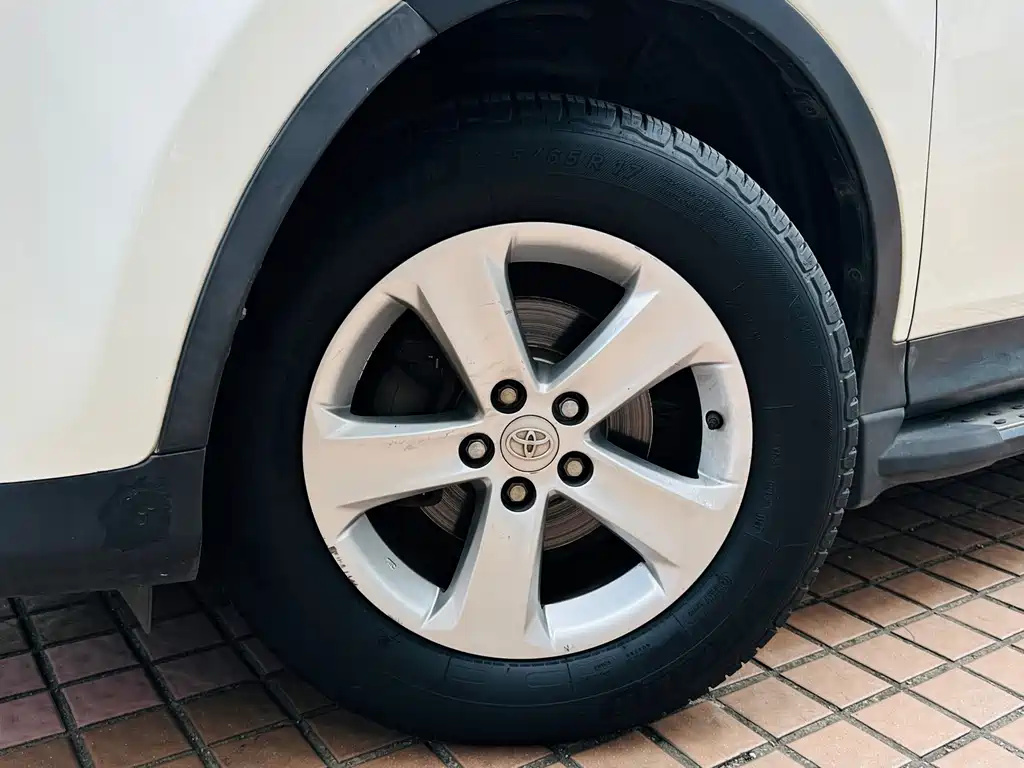 Toyota RAV4 — миниатюра 15