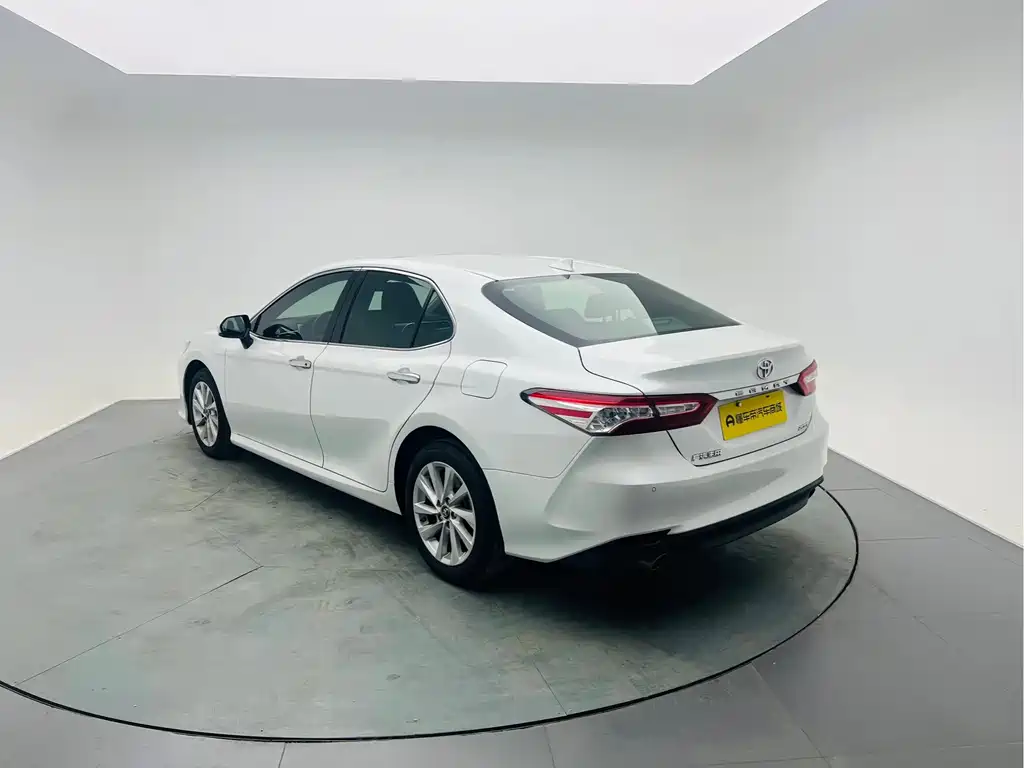 Toyota Camry 2021 2.0G Luxury