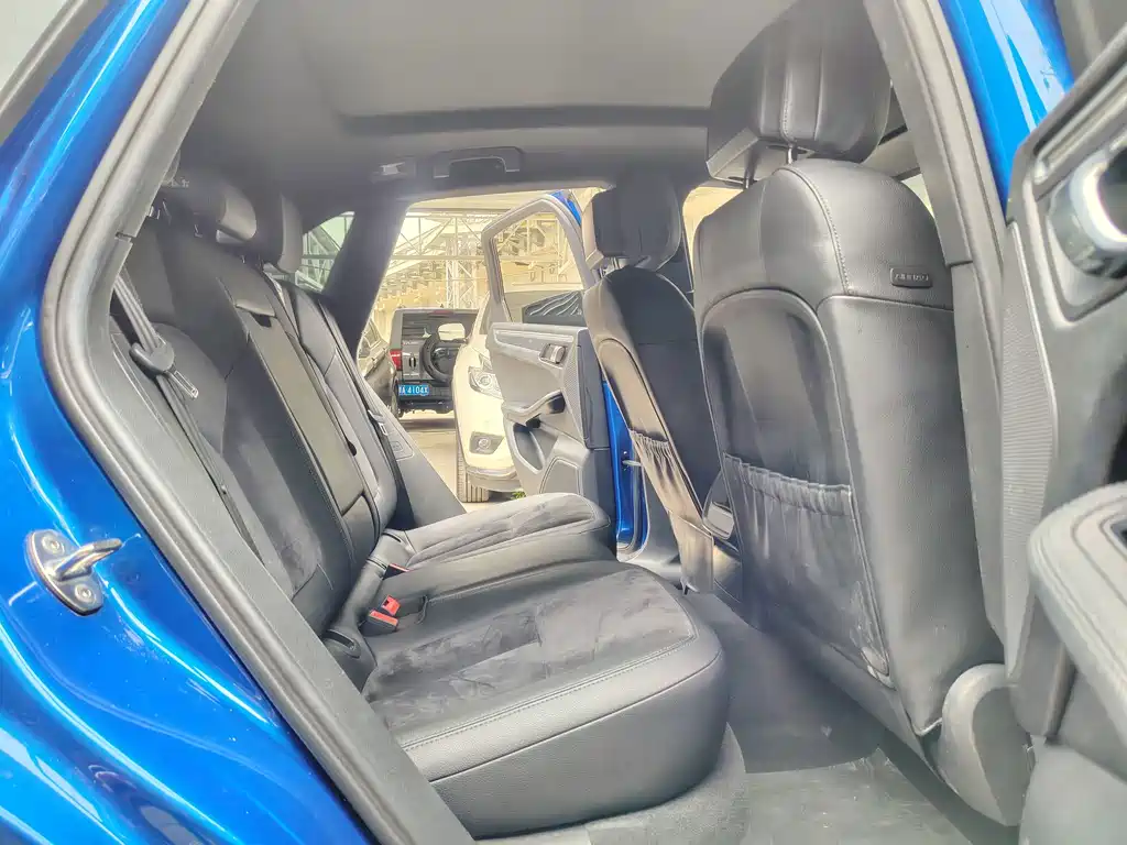 Porsche Macan — миниатюра 13