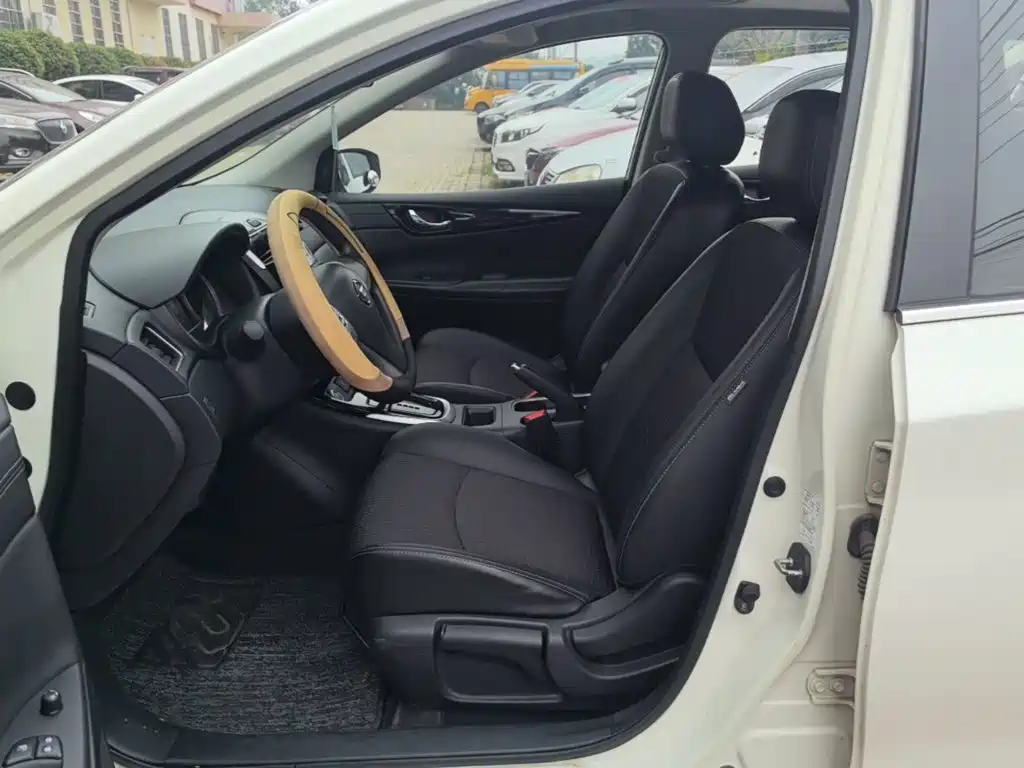 Nissan Tiida — миниатюра 15