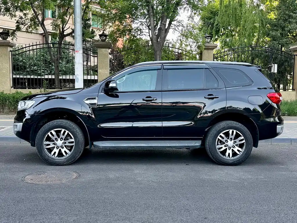 Ford Everest 2016 2.0T AT Luxury