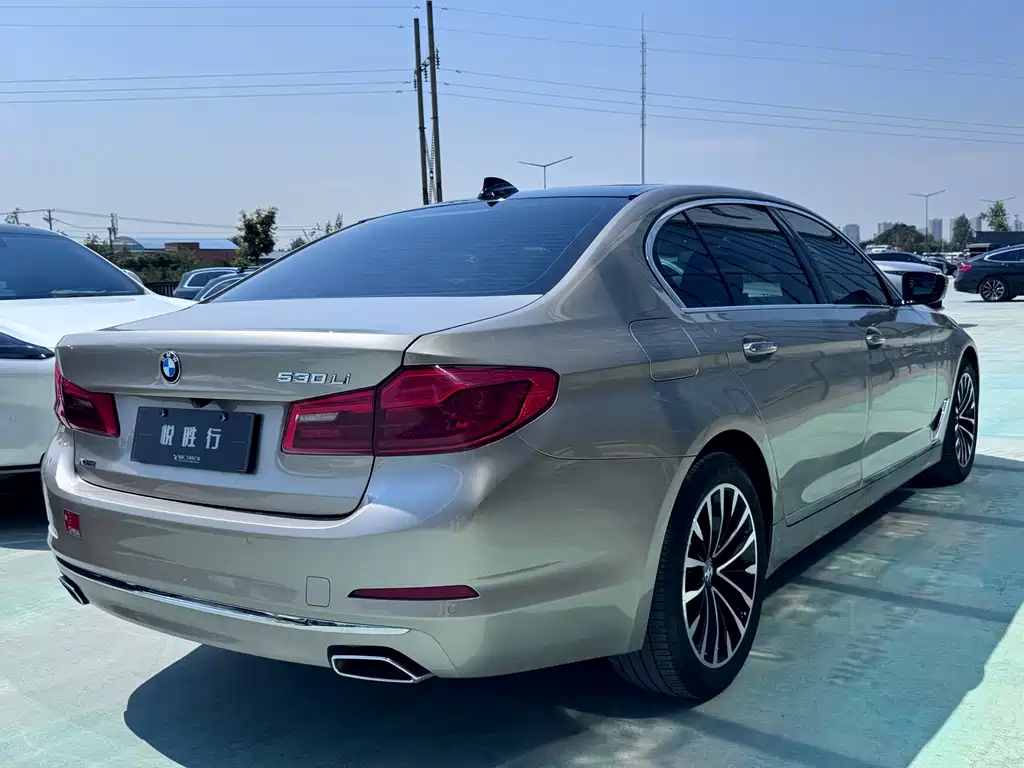 BMW 5 Series — миниатюра 7