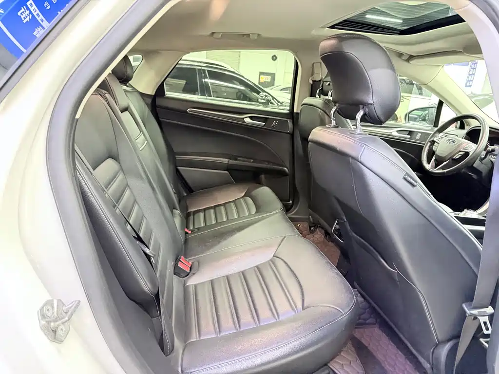 Ford Mondeo — миниатюра 7