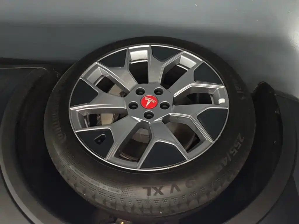 Tesla Model Y L — миниатюра 23