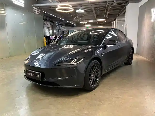 TESLA MODEL 3 2025