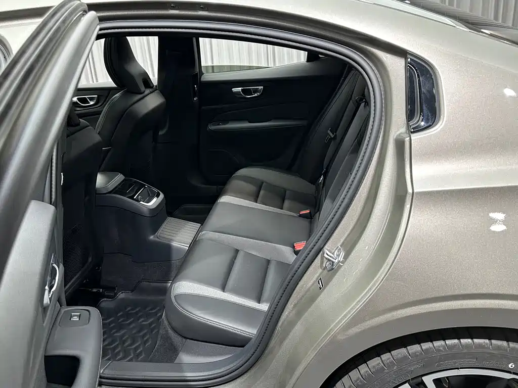 Volvo S60 PHEV — миниатюра 16