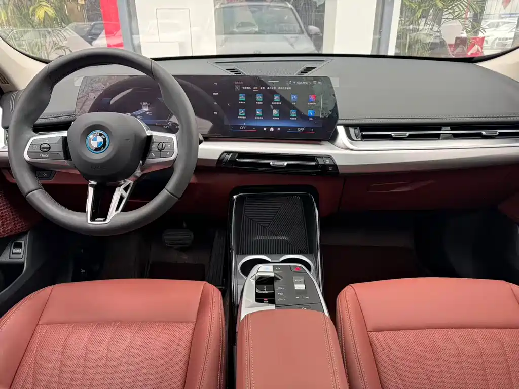 BMW IX1