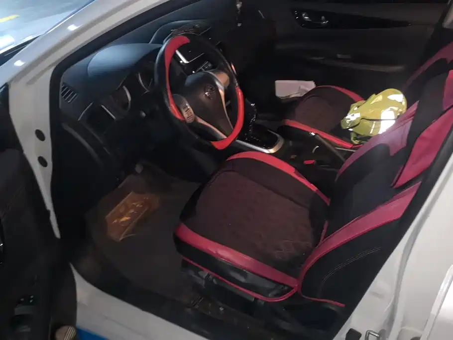 Nissan Tiida — миниатюра 9