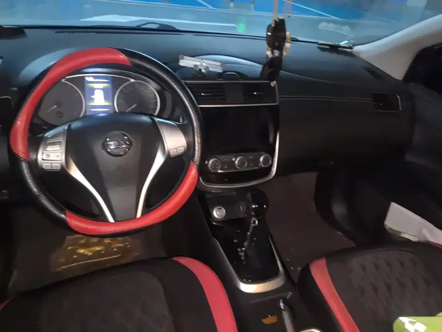 Nissan Tiida — миниатюра 12