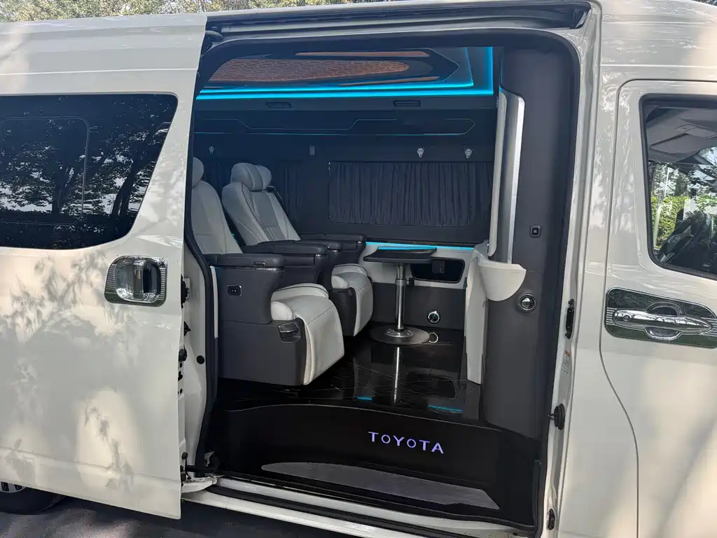 Toyota HiAce 2023 3.5L AT