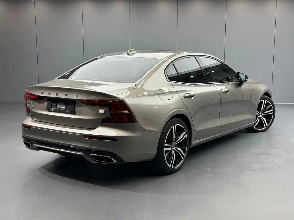 Volvo S60 PHEV — миниатюра 4