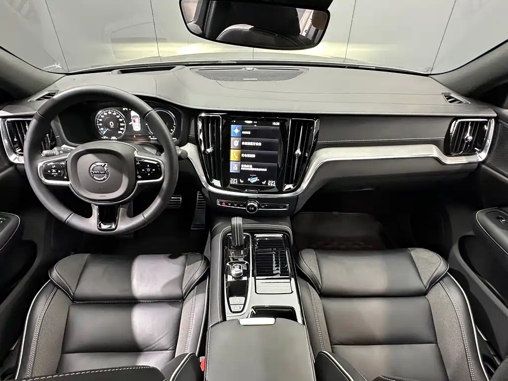 Volvo S60 PHEV — миниатюра 24