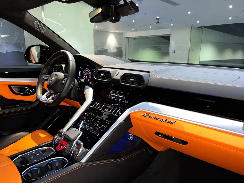 Lamborghini Urus — миниатюра 16