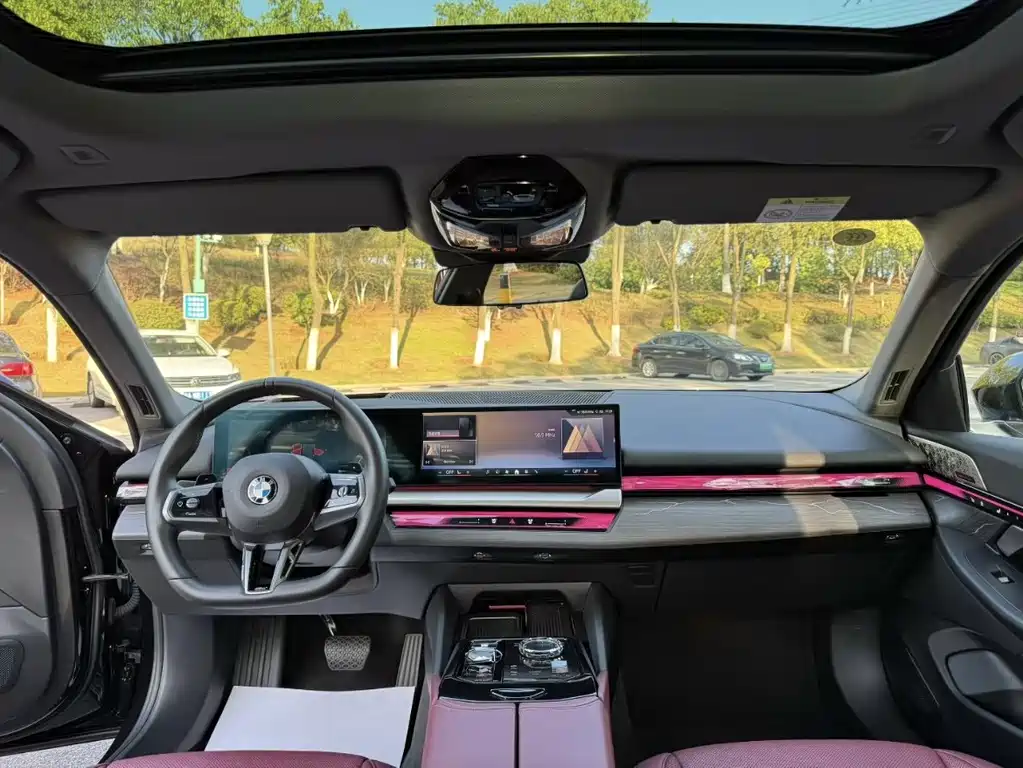 BMW 5 Series — миниатюра 3