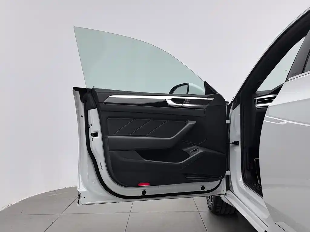 Volkswagen CC — миниатюра 8