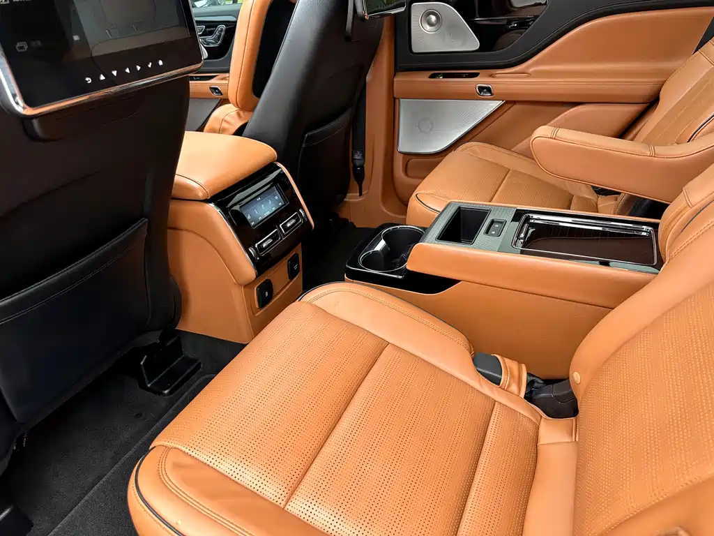Lincoln Aviator — миниатюра 14