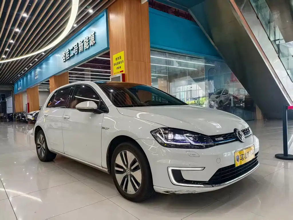 Volkswagen Golf EV — миниатюра 3