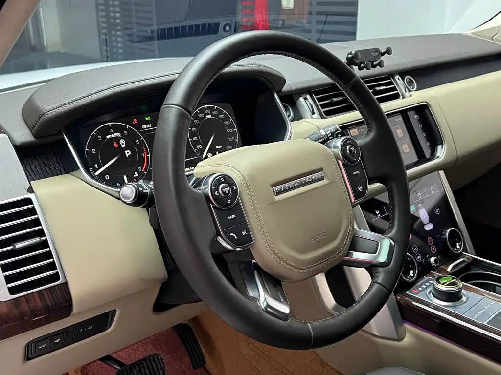 Land Rover Range Rover — миниатюра 8