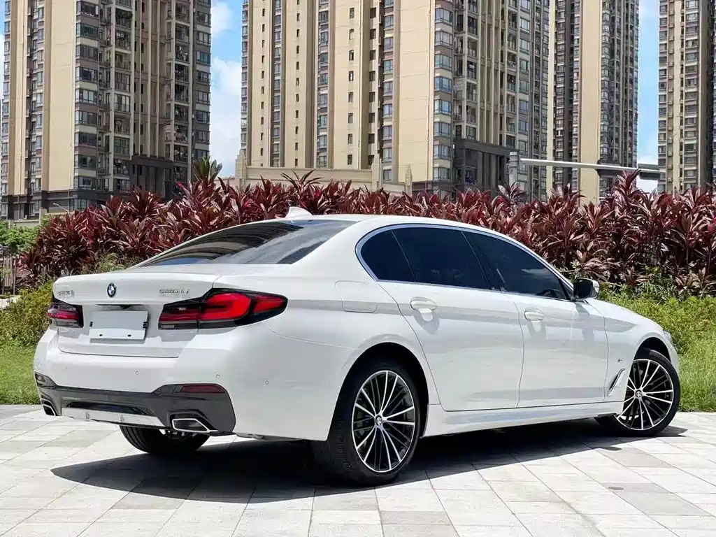 BMW 5 SERIES