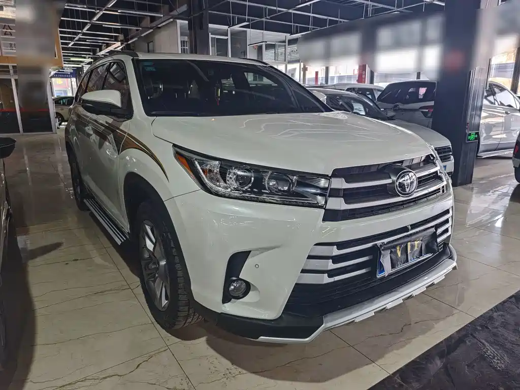 TOYOTA HIGHLANDER