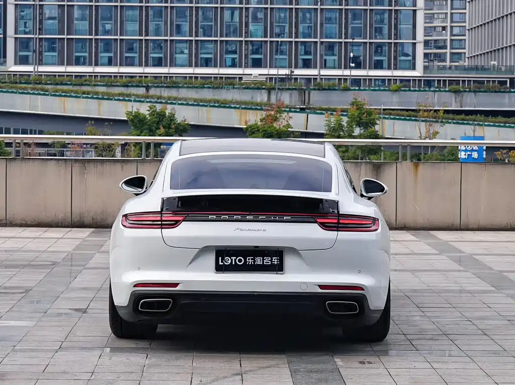 PORSCHE PANAMERA